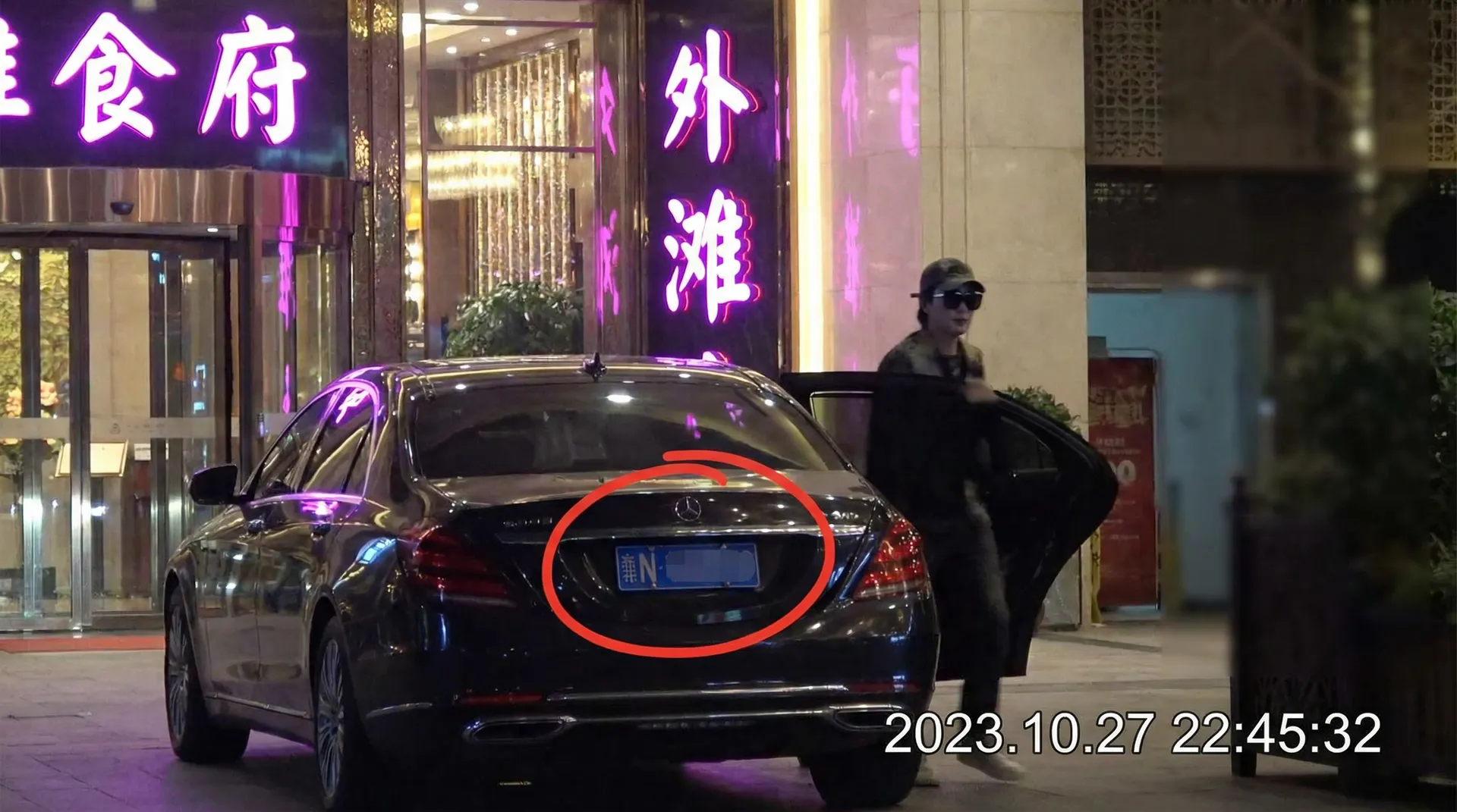 吉祥坊网址 - 豪车餐厅外偷拍
